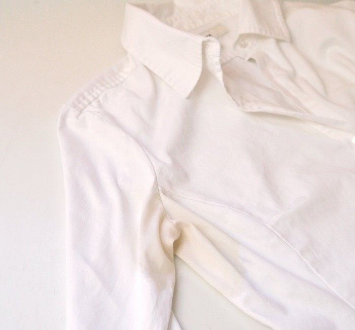 Как удалить пятна на одежде от дезодоранта: белая ткань