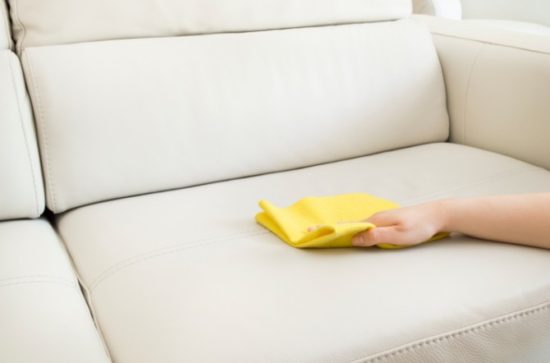 Убрать пятно от мочи с дивана