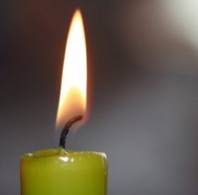 Как вывести пятно от воска с одежды без вреда для изделия